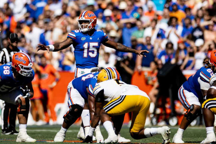 Florida quarterback Anthony Richardson preparing his offense pre-snap in their matchup against Missouri on Oct. 8.